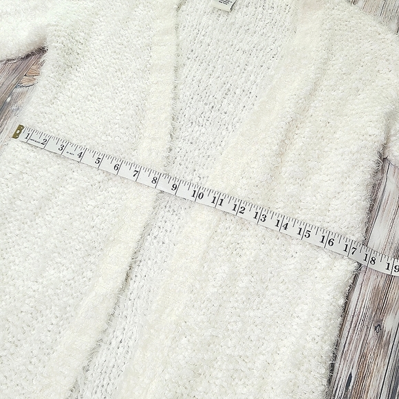 White long fuzzy cardigan - Picture 7 of 7